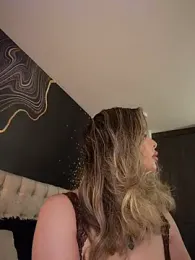 Alirawrz webcam stripchat model stream image