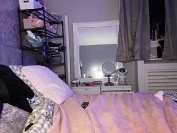 Ellieskyyee1 webcam model stream image