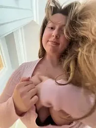 curvyflawless webcam stripchat model stream image