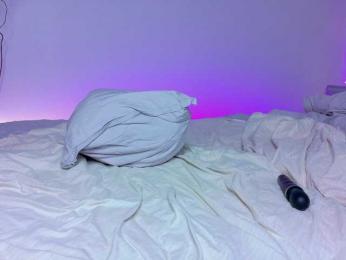 LinaStones webcam model stream image