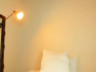 Louissa Bennett webcam model stream image