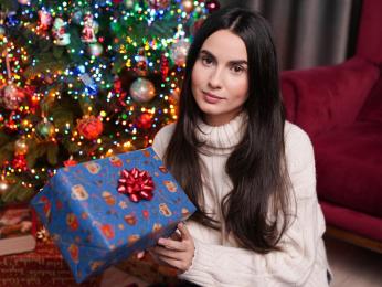 Grace webcam model stream image