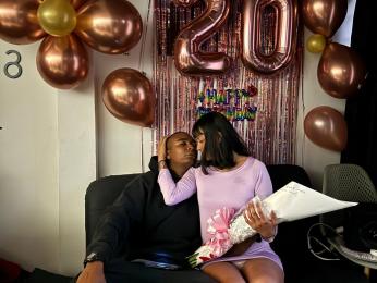 PeryWinkle webcam model stream image