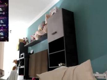 luara_ webcam model stream image