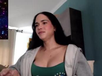 luara_ webcam model stream image