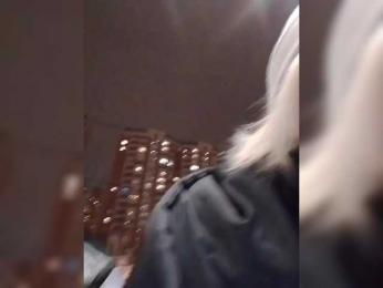 TilyTily webcam model stream image