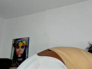 Isa Bell webcam model stream image