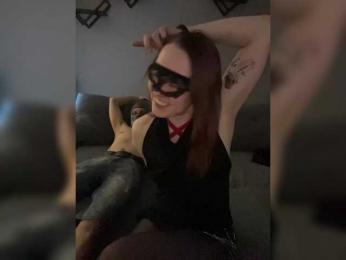 Cherry-lips webcam model stream image