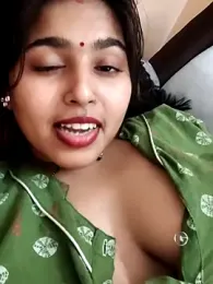 Cute-Simmi69 webcam stripchat model stream image