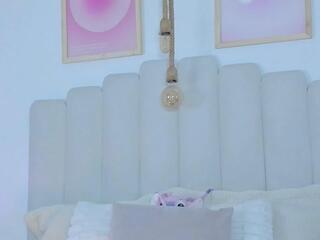 Pearl Moon webcam model stream image