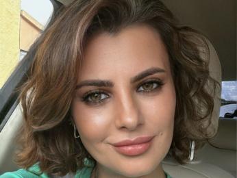 AnishaBee webcam model stream image