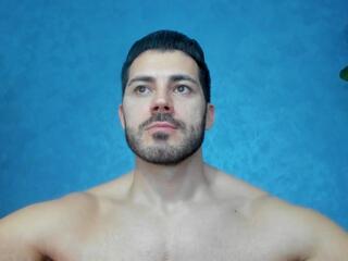 Cutler Q webcam flirt4free model stream image