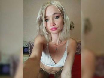 AlinaLoves webcam model stream image