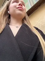 Liza_risky webcam model stream image