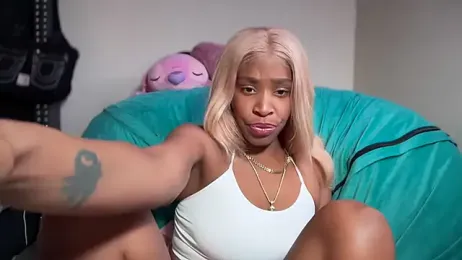 Cum2Charm webcam model stream image