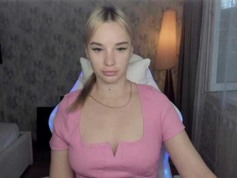 KiraKrox webcam model stream image