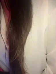 MisFrekcles_ webcam model stream image