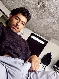 SkinniYamo webcam model stream image