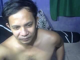 Lyndon F webcam model stream image