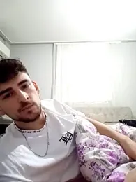 Yasinyasin7 webcam model stream image