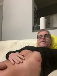 Axl_hot webcam model stream image