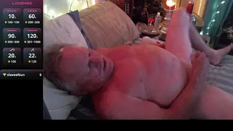 Pussyeat2please webcam model stream image