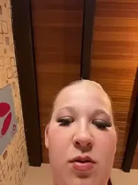 LittleChaosQueen webcam model stream image