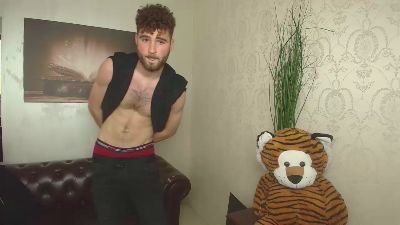 KyloEast webcam model stream image