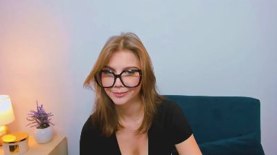 StormiDoll webcam model stream image