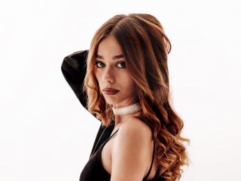 EmilliaFox webcam model stream image