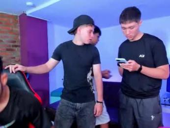 space_boys18 webcam model stream image