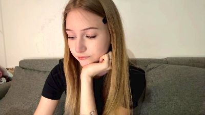 ReathaDavel webcam cam4 model stream image