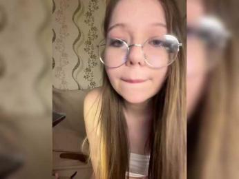 MelMooon webcam model stream image