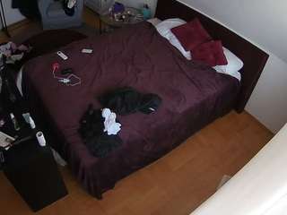 voyeurcam-julmodels-whitebed-2 webcam camsoda model stream image