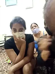 HoneyHush webcam stripchat model stream image