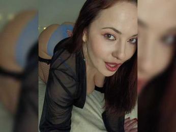 LaraMoon webcam model stream image