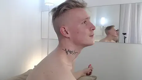 AlexxSweet webcam model stream image