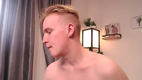 AlexxSweet webcam model stream image