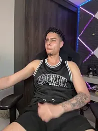 bigryann23 webcam stripchat model stream image