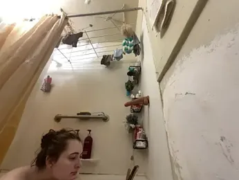 Snowbunnycake_131 webcam model stream image