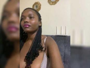 Curvy-maxy9 webcam model stream image