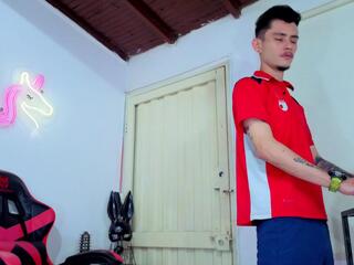 Kelvis Estrada webcam model stream image