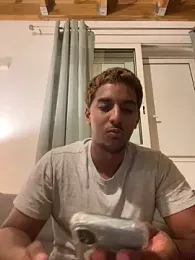 Axel_black10 webcam model stream image