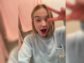 MimiMila webcam model stream image