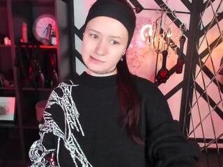 Lily Loyd webcam model stream image