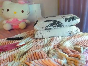 Kuraii webcam model stream image