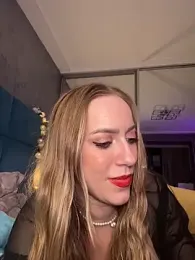 LunaAlya webcam model stream image