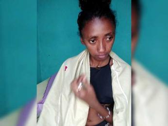 Artinah webcam model stream image