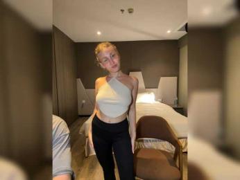 Durnaya_kis webcam model stream image