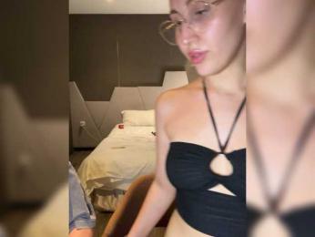 Durnaya_kis webcam model stream image